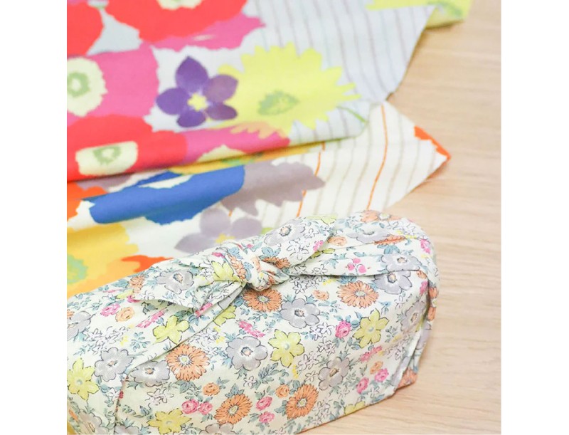 Furoshiki 45 cm – Cohare – Beige Blumen und Streifen