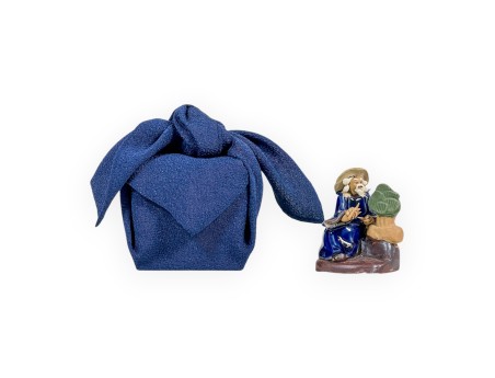 Set Estatuilla de Bonsáista & Furoshiki 45 cm