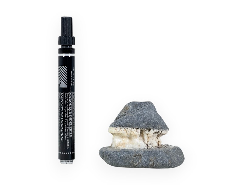 Suiseki Stone Hut - 6 cm